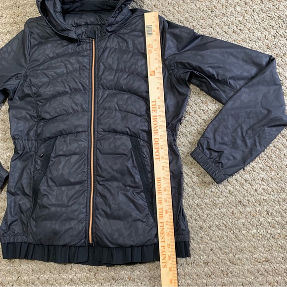 Lululemon Spring Fling Puffy Windbreaker Animal Swirl Black Women's 8 - Picture 7 of 16